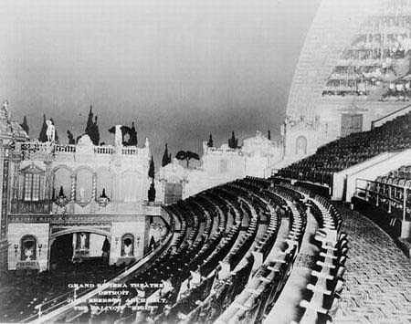 Riviera Theatre - Se Aud Wall From Balcony From John Lauter (newer photo)